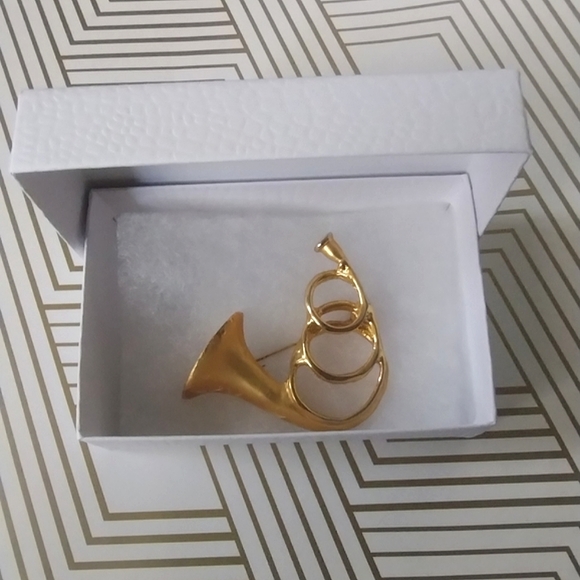 Vintage French Horn Brooch Pin - Picture 7 of 11